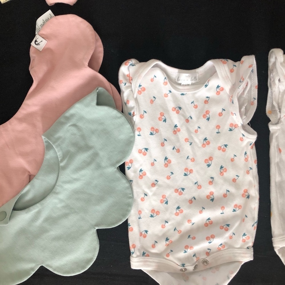 Tres Beau et Belle Baby Girl 100% Pima cotton Pink 0-3M onesies bibs bundle